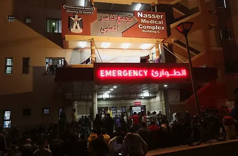 جريمة جديدة: الاحتلال الإسرائيلي يقصف قسم الطوارئ بمجمع ناصر الطبي