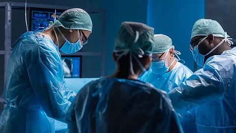 "تخصصي الجوف" ينجح في إنقاذ طفل من تشوّه وعائي