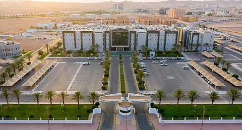 إنجاز طبي بالجوف: جراحة متقدمة تُنقذ مريضة من تسريب نادر في القنوات المرارية