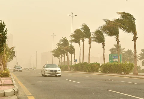 "العصيمي": رياحٌ هابطة وغبارٌ وأجواءٌ حارّة تتزامن مع حالة مطرية على شمال المملكة أيام العيد