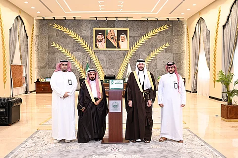 محافظ الطائف يكرّم جمعية تحفيظ القرآن بوادي ليه بعد فوزها بجائزة الملك عبدالعزيز للجودة