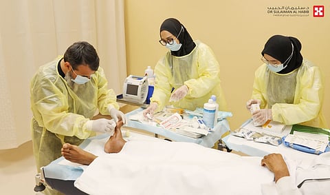 مستشفى الدكتور سليمان الحبيب بالصحافة يُنقذ "خمسيني" مصاب "بالقدم السكرية" من البتر