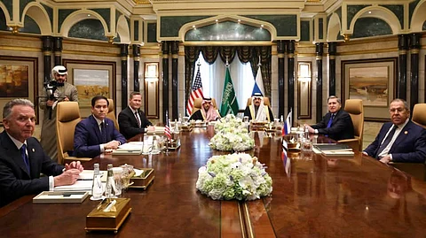 بعد الجهود لحل أزمة أوكرانيا.. المملكة تُرسخ لغة الحوار البناء حلاً للخلافات الدولية