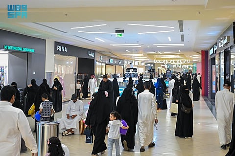 الأسواق والمولات التجارية بمنطقة القصيم تشهد إقبالاً مع اقتراب عيد الفطر