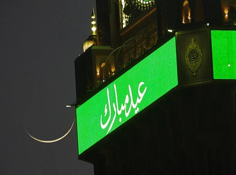 الفلكي "هندي": هلال العيد يولد ظهر السبت.. وأول أيامه الأحد لتوافر شروط الإثبات الشرعي