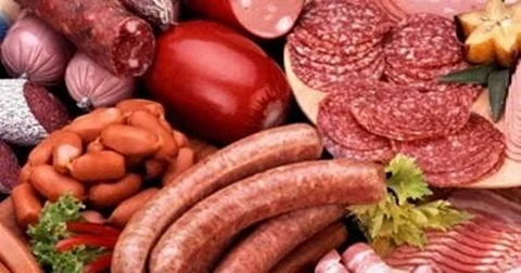 تناولها باعتدال.. طبيب بريطاني: نوعان من الأطعمة الشائعة يرتبطان بزيادة خطر السرطان