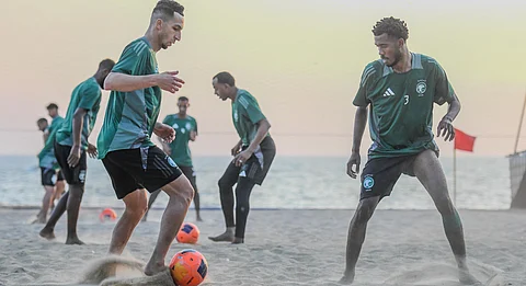 جانب من تدريبات المنتخب السعودي الأول لكرة القدم الشاطئية
