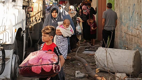 كارثة إنسانية في غزة.. نفاد الغذاء والماء والإمدادات الطبية يهدد حياة الآلاف