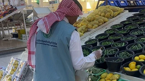 "بيئة بالرياض": مصادرة 35.214 كجم من الخضار واللحوم الفاسدة خلال شهر رمضان المبارك
