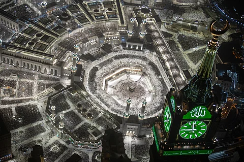 في ليلة ختم القرآن.. الأعين ترنو صوب محرابَيْ الحرمَيْن