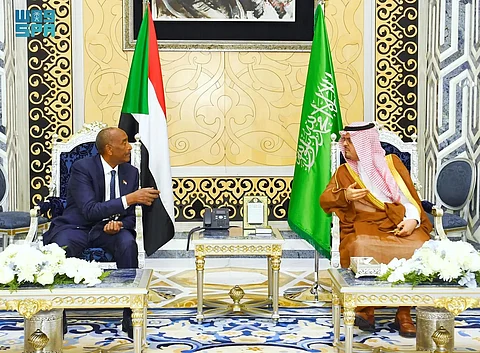 رئيس مجلس السيادة السوداني يغادر جدة بعد أدائه مناسك العمرة