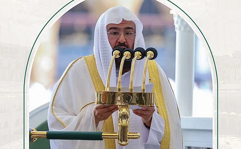 بعد أنْ منّ الله عليهم بصيام رمضان.. جموع المصلين تؤدّي صلاةَ العيد بجميع المناطق