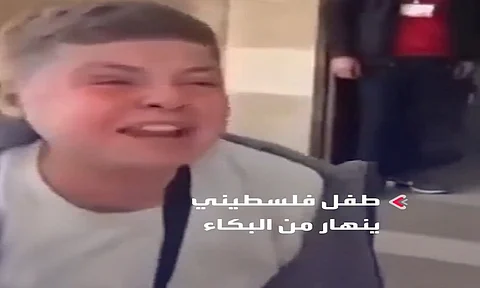 "شو بتصور يا عالم؟".. دموع طفل فلسطيني تُلخِّص مأساة غزة في أول أيام العيد