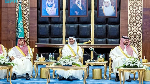 أمير المنطقة الشرقية يستقبل المهنئين بعيد الفطر