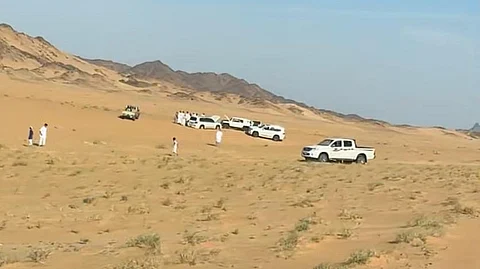 العثور على "مفقودي حلبان" بصحة جيدة.. أضاعوا الطريق وعلقت مركبتهم بالكثبان الرملية