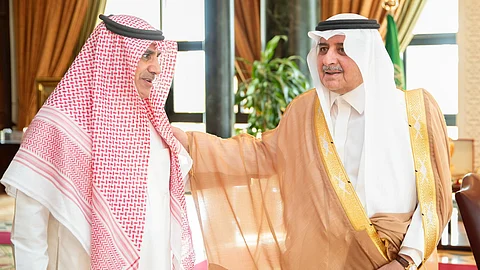 أمير تبوك يستقبل "المستشار للسلامة المرورية" بالمنطقة