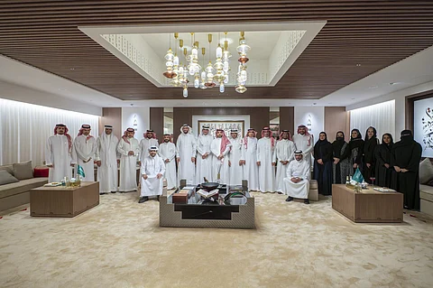 ديوانية القلم الذهبي تفتح نقاشاً حول "مكانة الأدب وتأثيره"