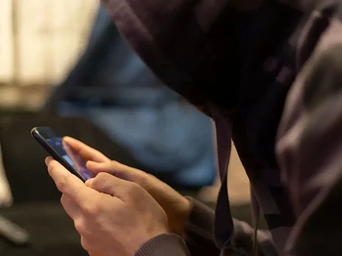 قدّم نصائح عدة.. خبير أمني يحذّر: هذه أهم علامات إصابة هاتفك بفيروس