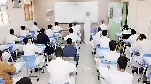 عبارة "دعوة متقدّمين على كل وظيفة" تُربك مرشحي الوظائف التعليمية وتُثير التساؤلات قبل المقابلات