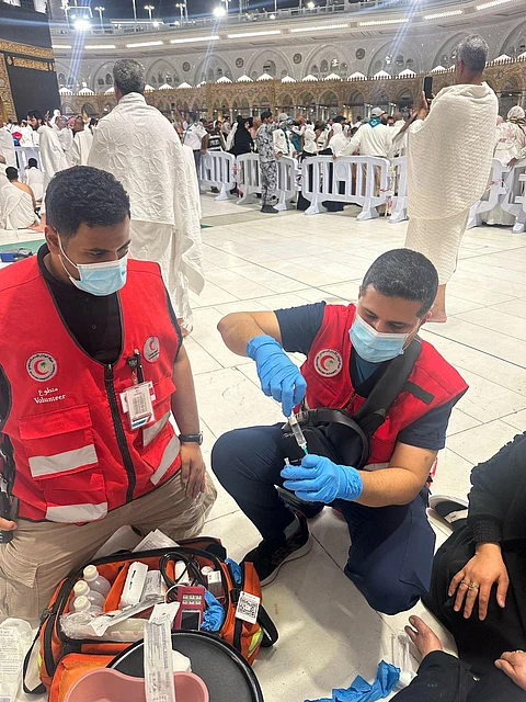 خلال 3 أشهر ...أكثر من 123 ألف ساعة تطوعية للهلال الأحمر بمكة