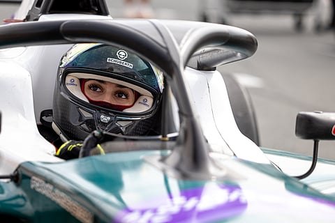 السعودية فرح اليوسف تشارك في الجولة الثانية من أكاديمية الفورمولا1 2025