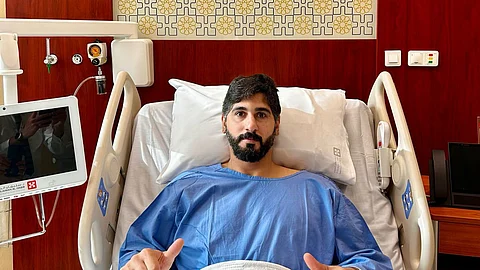 لاعب المنتخب ونادي الصفا لكرة اليد يجري عملية ناجحة بمستشفى الدكتور سليمان الحبيب بالخبر