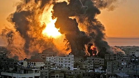 استشهاد 14 فلسطينياً في قصف الاحتلال الإسرائيلي منزلَيْن شمال غزة ووسطها