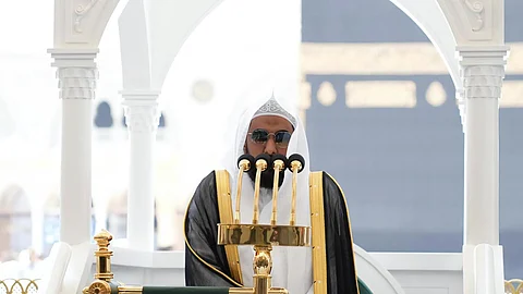 إمام وخطيب المسجد الحرام عبدالله بن عواد الجهني
