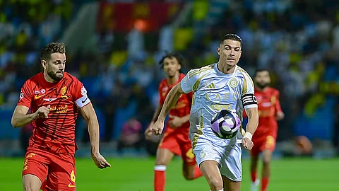 النصر يخسر أمام القادسية وطموحاته على اللقب تتهاوى.. صحف عالمية تتحدث