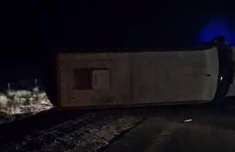 المدرب تُوفي والإصابات متفاوتة.. انقلاب حافلة تقل فريق كرة قدم للأطفال في كازاخستان