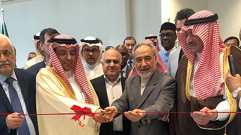 مدير فرع "الخارجية" بمكة يفتتح معرض خط القرآن الكريم