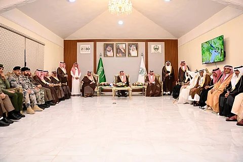 أمير جازان يلتقي مشايخ محافظة جزر فرسان