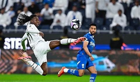 جانب من لقاء الهلال والشباب