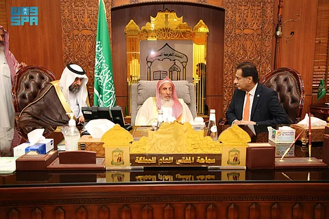 "المفتي" يستقبل رئيس البرلمان الباكستاني والأخير ينوه بدور المملكة الكبير تجاه بلاده