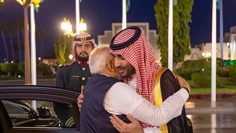 ولي العهد يستقبل رئيس الوزراء الهندي في قصر السلام بجدة