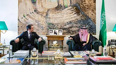 "الخريجي" يستقبل مساعد وزير الخارجية مدير عام إدارة الشرق الأوسط وأفريقيا بخارجية اليابان