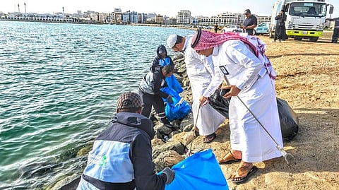 "بيئة مكة المكرمة" و"أمانة جدة" تنظمان مبادرة لتنظيف شاطئ الحمراء