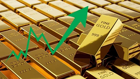 الصراع الأمريكي – الصيني يدفع بالذهب إلى الجنون.. وهذا هو السعر المتوقع