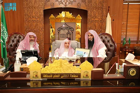 المفتي ونائبه يتسلّمان تقرير مبادرة "أهمية الرجوع إلى العلماء عند اختلاف الفتوى"