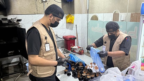 بلدية بيشة تنفّذ ٢٢٢٦ زيارة رقابية لرفع امتثال المنشآت التجارية