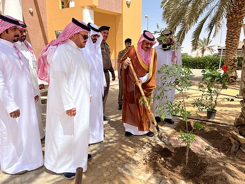 محافظ الأفلاج يدشّن فعّاليات أسبوع البيئة تحت شعار "بيئتنا كنز"