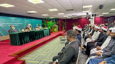 إمام المسجد النبوي من منابر المدينة إلى قلب المالديف.. دعوة للعلم والاعتدال ونصرة الإسلام