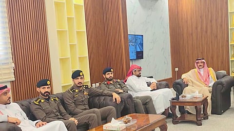 محافظ صامطة يترأس اجتماع لجنة السلامة المرورية لتعزيز الأمان وتطوير الطرق