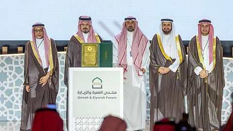 شركة "الحسام للسياحة" تفوز بجائزة "لبّيتم" للتميّز في خدمات ضيوف الرحمن خلال منتدى العمرة والزيارة 2025