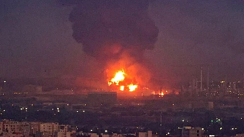 انفجارٌ يهزُّ ميناءً في بندر عباس جنوب غربي إيران وتحطم زجاج المباني في محيط واسع