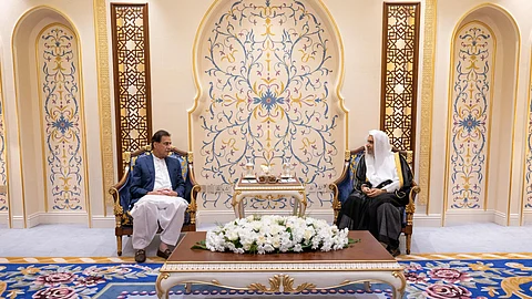 الأمين العام لرابطة العالم الإسلامي يستقبل رئيس البرلمان الباكستاني