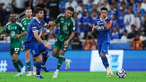 لقاء سابق بين الهلال والأهلي