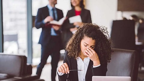 خبيرة توضح... التنمر الوظيفي سلوك اضطرابي يحوّل بيئات العمل إلى بيئات طاردة