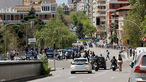 كل قطارات إسبانيا توقفت.. دول أوروبية تشهد انقطاعًا في الكهرباء يؤثر على الملايين
