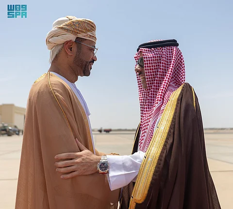 وزير الخارجية يصل سلطنة عُمان في زيارة رسمية